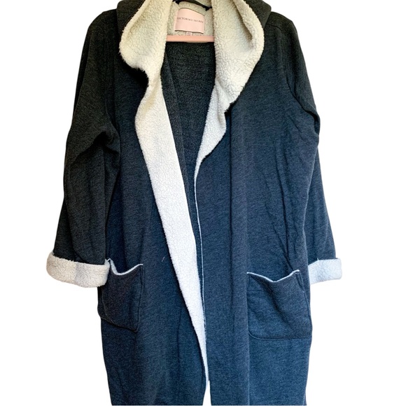 Victoria’s Secret PINK Sherpa Trim Hooded Robe - Picture 4 of 9